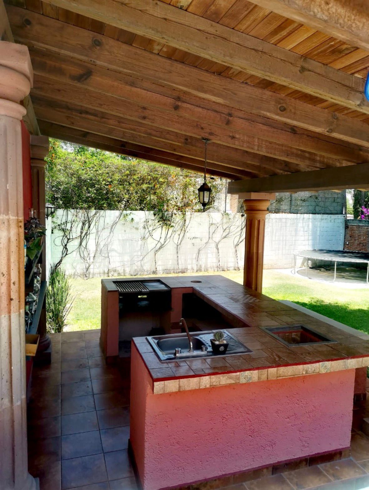 Zona de asador de Casa Irazú